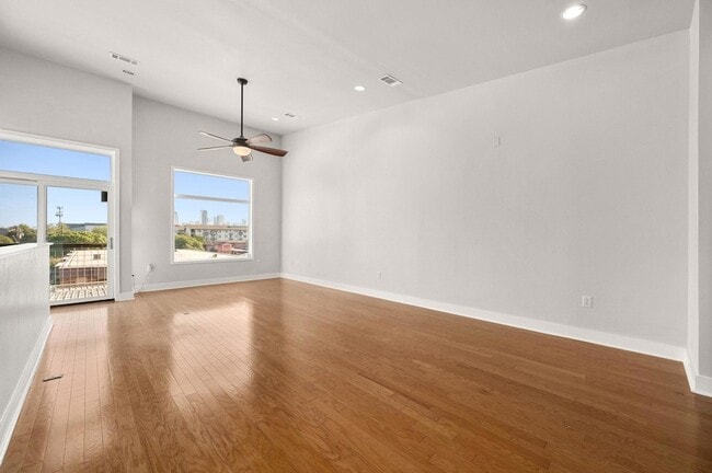 Foto del edificio - 1702 S Lamar Blvd