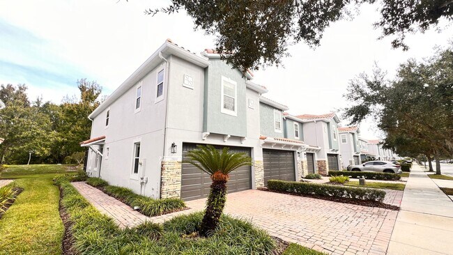 Building Photo - Live Bright in Oviedo – Gated Townhome with Style, Space & Serenity! WASHER & DRYER INCLUDED!