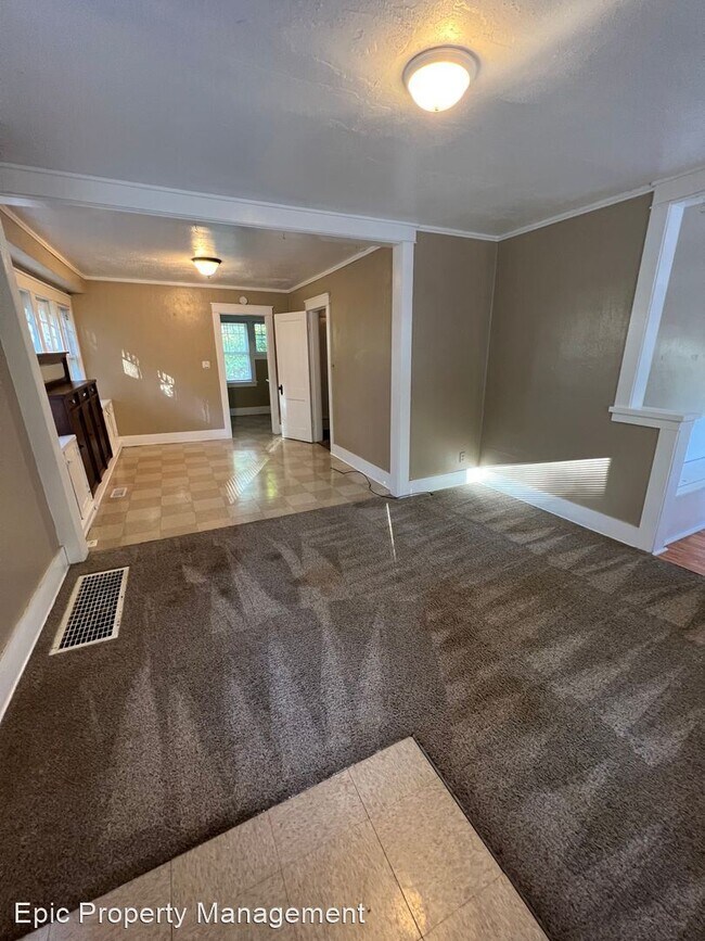 Building Photo - 1 br, 1 bath House - 2017 SW Van Buren St