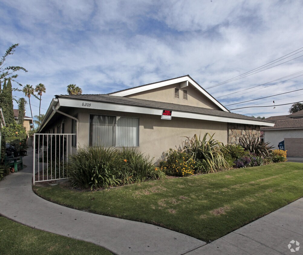 Primary Photo - 8205 Larson Ave