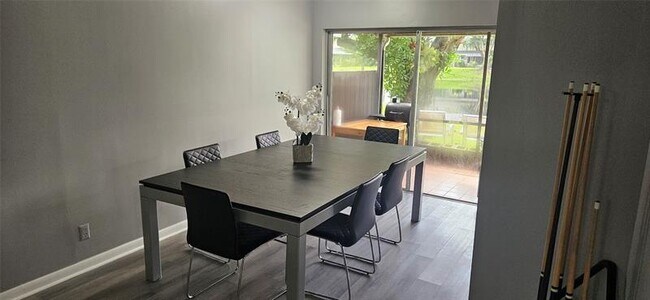 Foto del edificio - 2262 Discovery Cir W