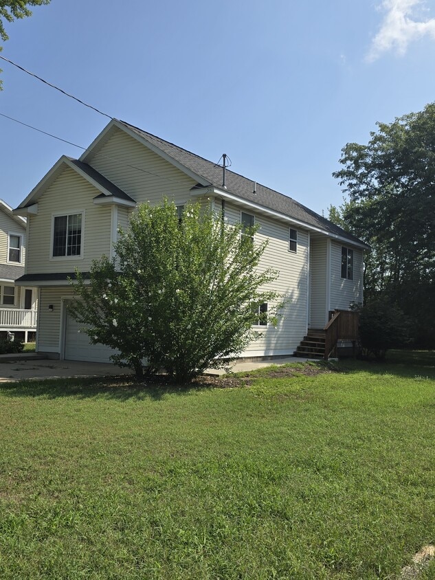 Primary Photo - 235 N State St