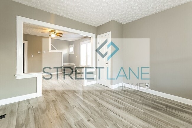 Building Photo - REDUCED! - Now offering $1000 off first fu...