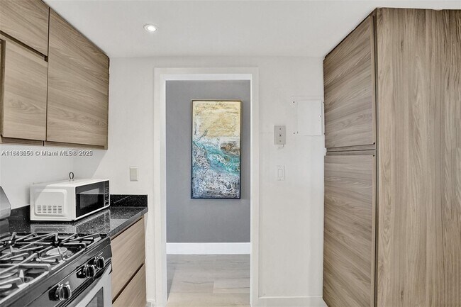 Foto del edificio - 3140 S Ocean Dr