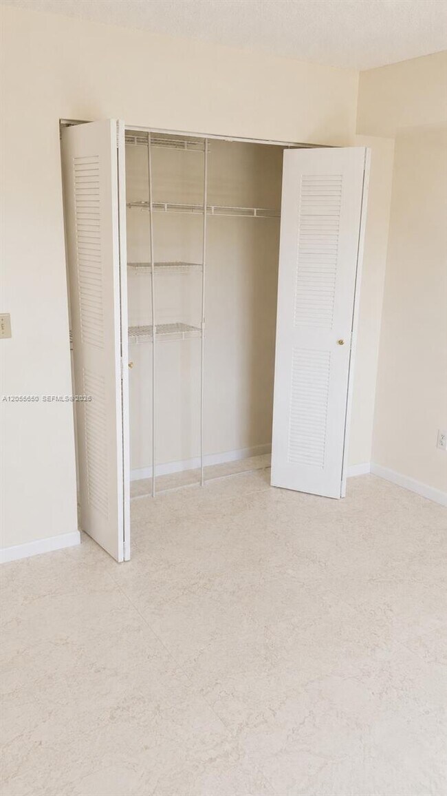 Foto del edificio - 8260 SW 210th St