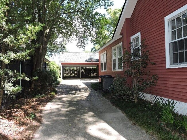 Foto del edificio - Fantastic 3BR/2.5BA Cottage in the heart o...