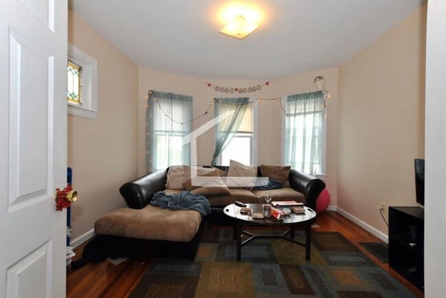 Foto del edificio - Bright three bed..... Sept 1st!