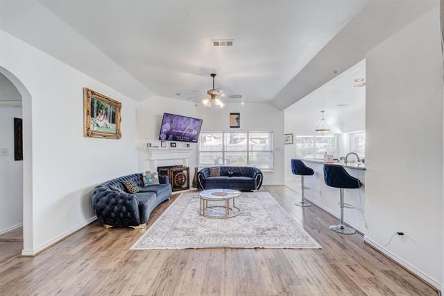 Building Photo - 214 Houston St