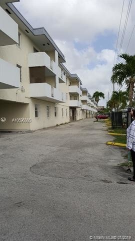 Foto del edificio - 2725 W Okeechobee Rd