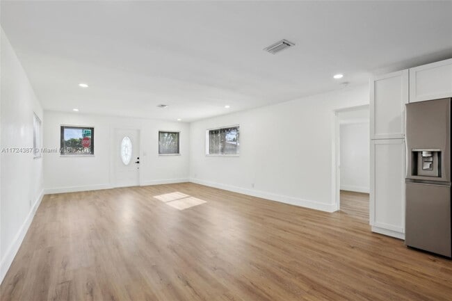 Foto del edificio - 327 NE 15th Ave