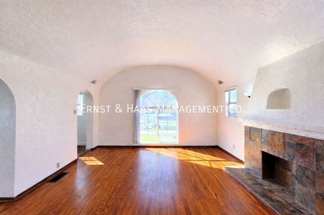 Foto del edificio - 5426 Lewis Ave