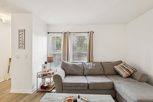 Foto del edificio - Stunning remodel