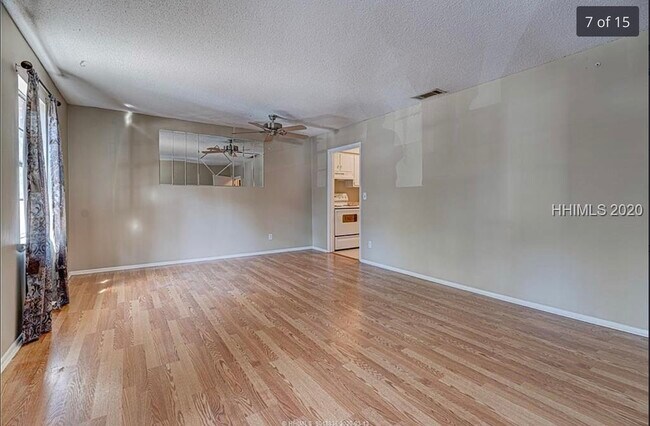 Living room - 400 William Hilton Pkwy
