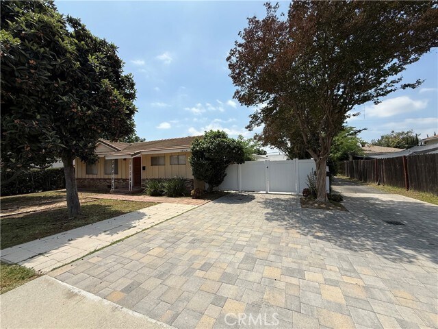 Building Photo - 4831 Fiesta Ave