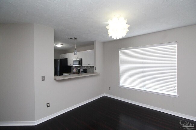 Foto del edificio - 7680 Chablis Cir
