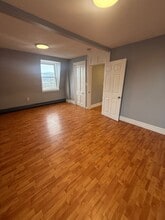 Building Photo - 104 Dubois St