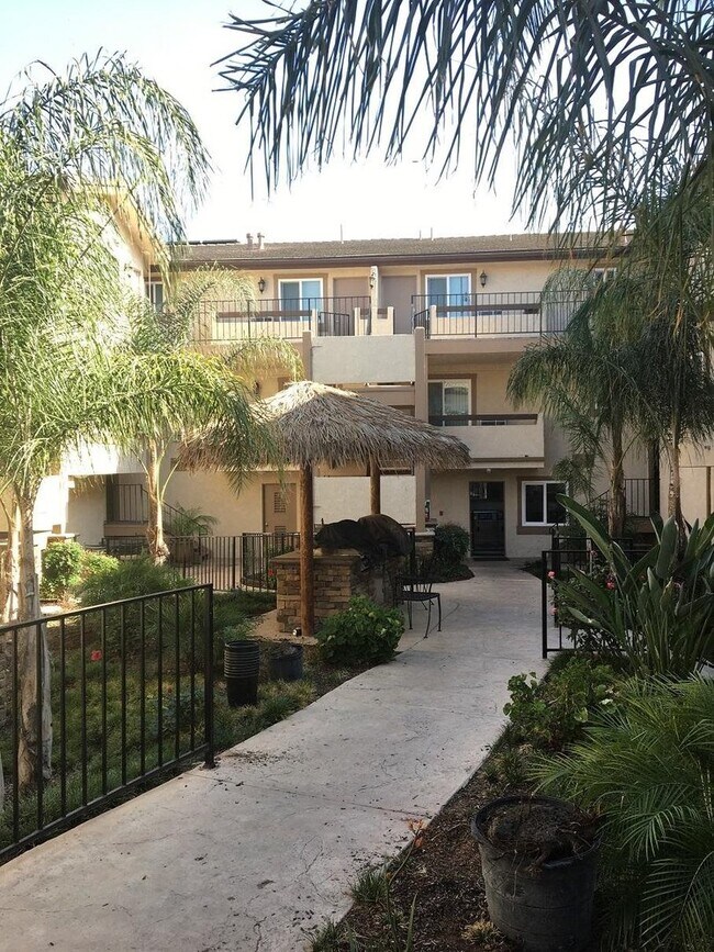 Foto del edificio - 1 bed, 1 bath River Ridge apartment on 2nd...