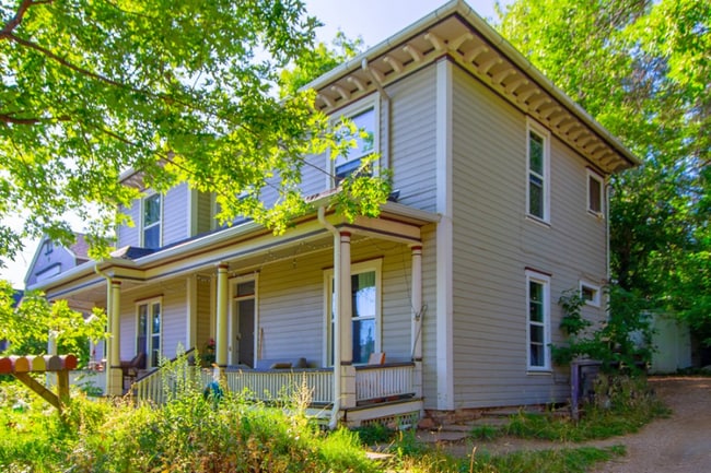 Building Photo - 1044 Maxwell Ave