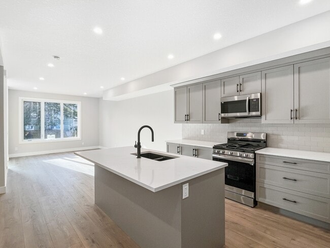 Building Photo - 2618-2628 28 Ave SW