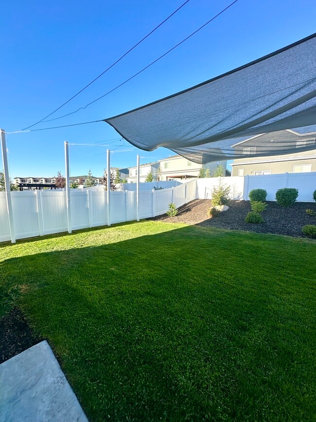 Backyard with cloth shade - 6841 Woods Rose Dr