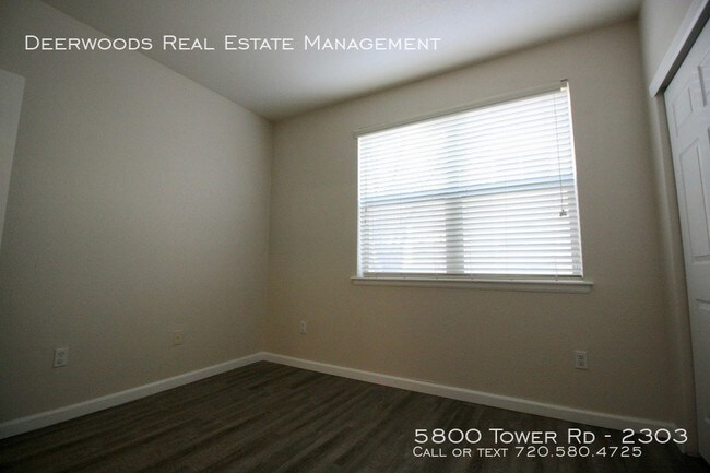 Foto del edificio - 5800 Tower Rd