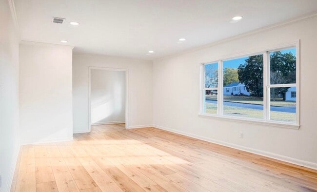 Building Photo - Beautiful 3/2 Home Available Now!