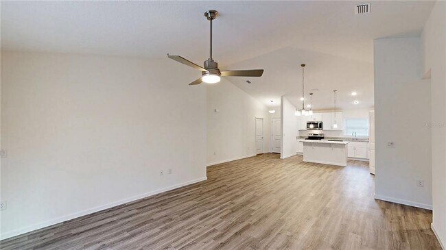 Building Photo - 7 Serenade Pl