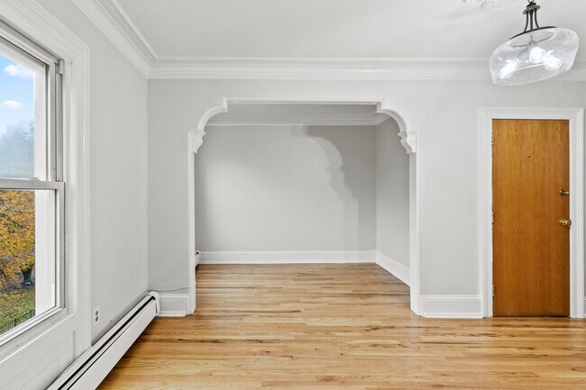 Den - 275 8th St