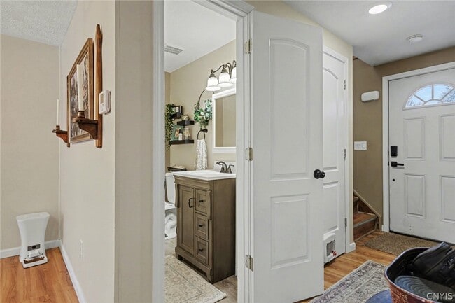 Building Photo - 8015 Marlin Dr