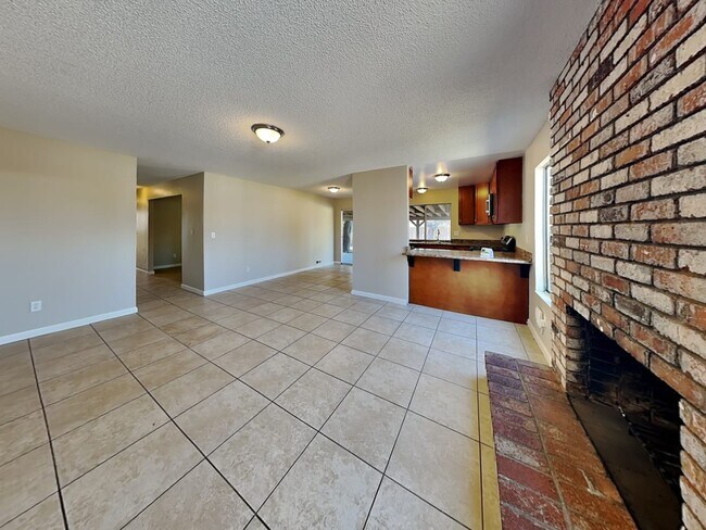 Foto del edificio - 38 Huntington Cir