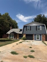 Building Photo - 237 E Mohr Ln