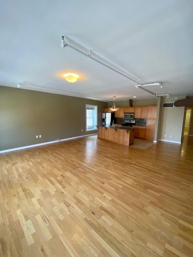 Building Photo - 315 W Riverside Ave