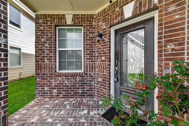 Foto del edificio - 13730 Andover Park Dr