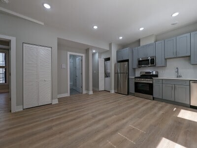 Building Photo - 442 W Belden Ave
