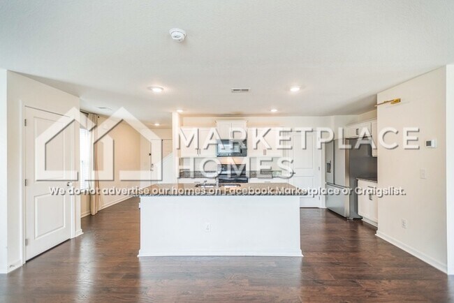 Foto del edificio - 495 Cox Hollow Rd