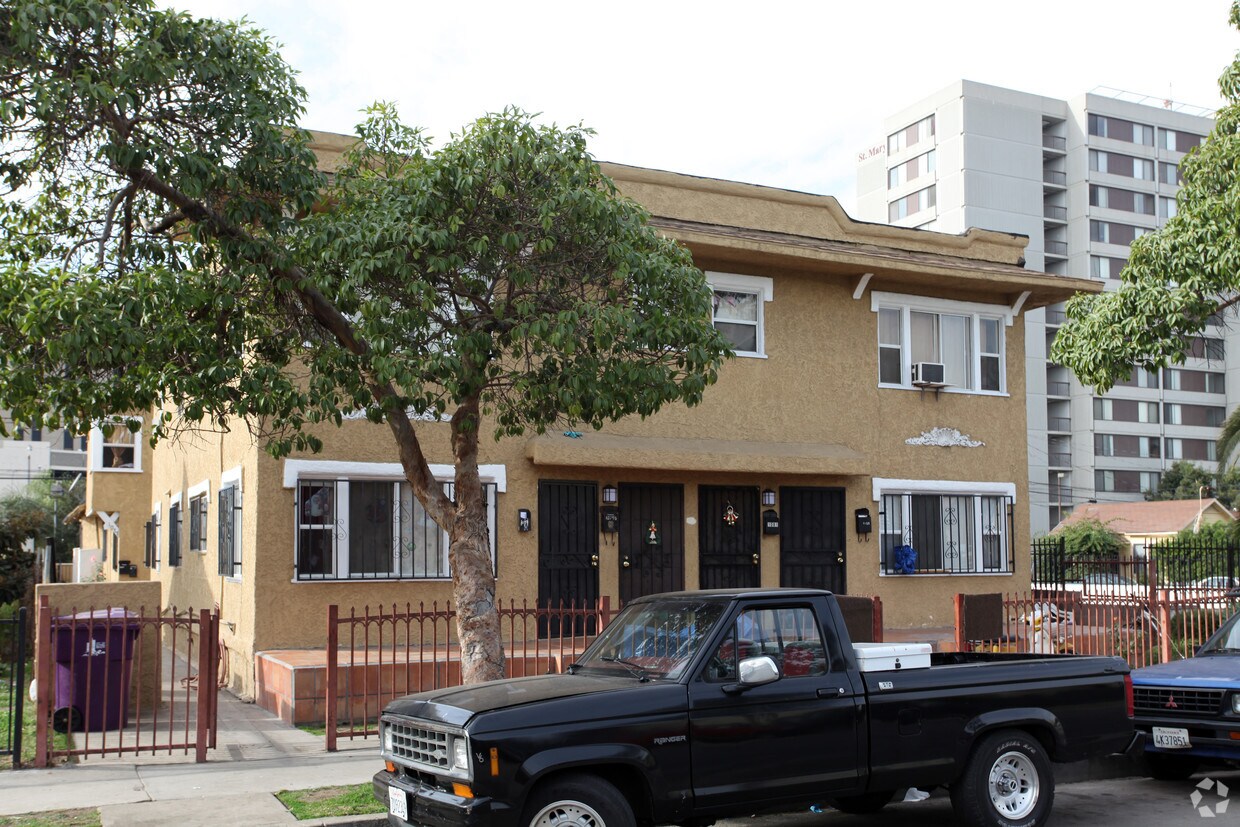 Primary Photo - 1077-1083 Lime Ave
