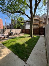 Building Photo - 1320 N Wicker Park Ave