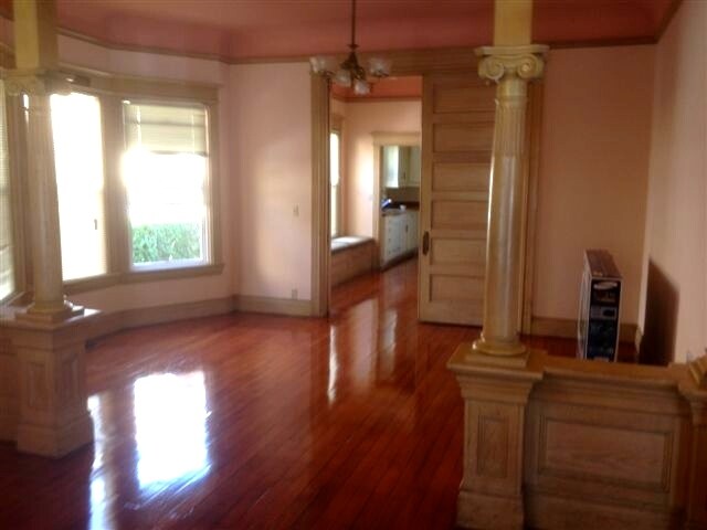 Building Photo - 1286 W 29th St