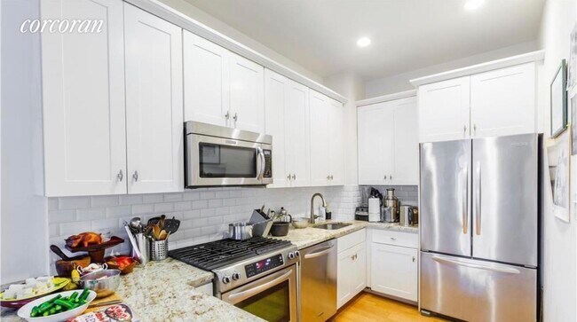 Building Photo - 487 W 22nd St