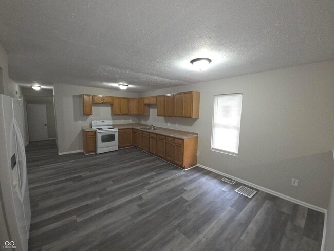 Foto del edificio - 3614 E New York St