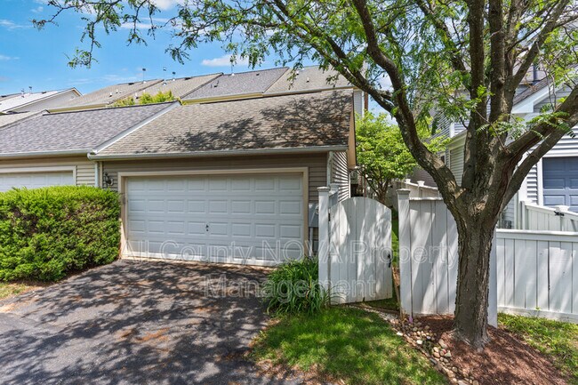 Foto del edificio - 1002 Reserve Champion Dr