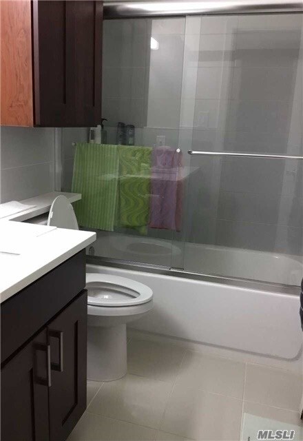 Foto del edificio - 66-15 242nd St