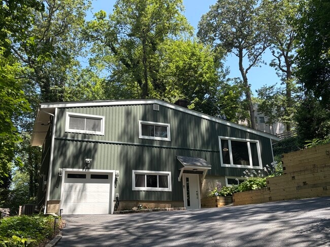 Building Photo - 409 Adams St