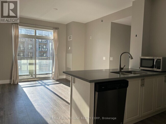 Photo du bâtiment - 2486 Old Bronte Rd