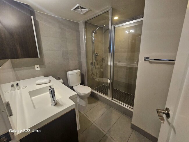 Photo du bâtiment - 300 Front St W