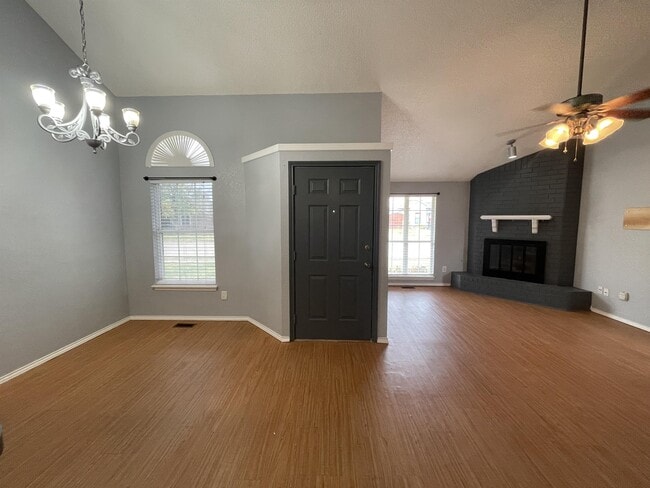 Foto del edificio - 2134 Lonnie Ln