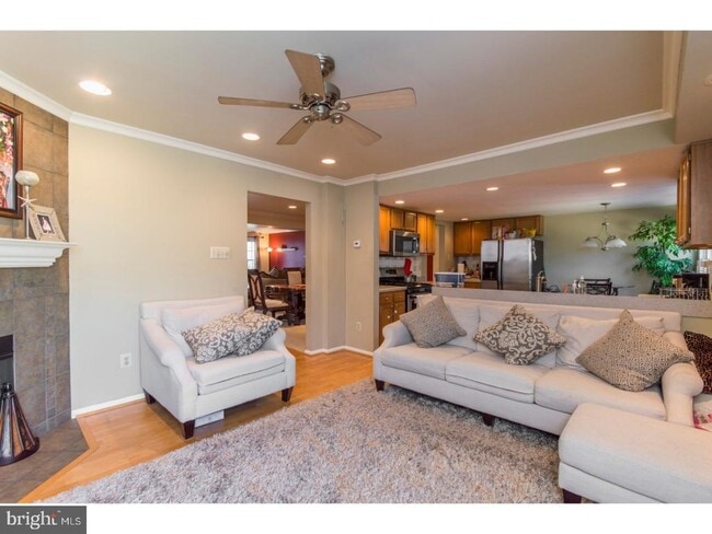 Building Photo - 293 Carmen Dr