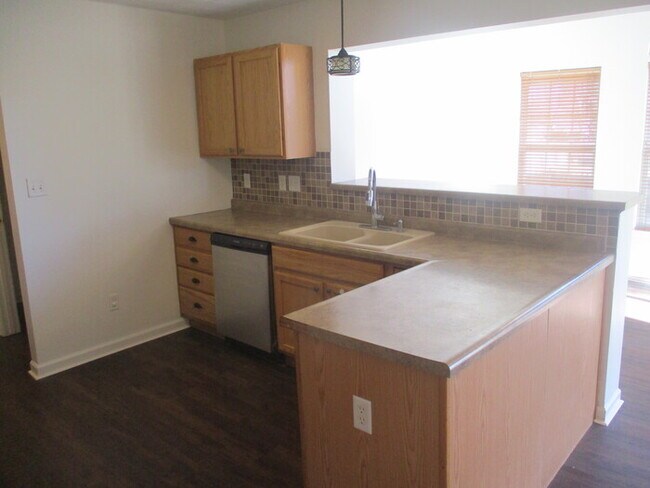 Foto del edificio - COMING SOON! 4 Bed 2.5 Bath Home!