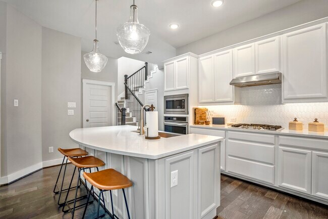 Building Photo - 222 Thistle Dr