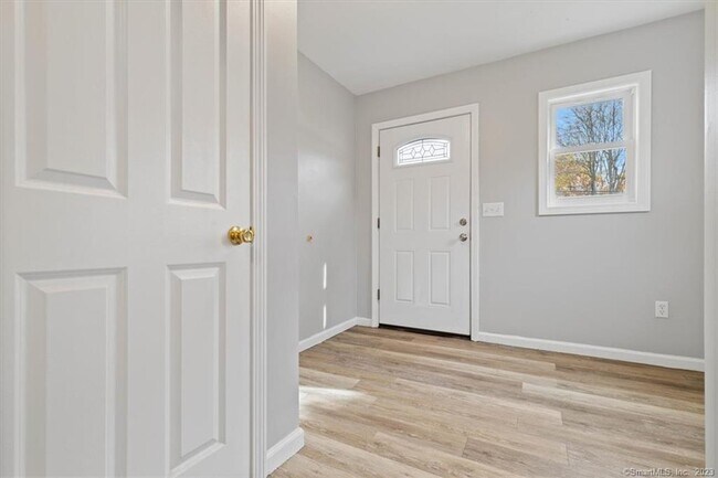 Building Photo - 1552 CT-32